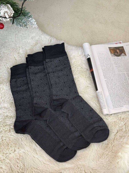 PAKETË ME 3 PALË CORAPE PËR MESHKUJ NË NGJYRËN BLU E ERRËT - KLAUDIO FASHION