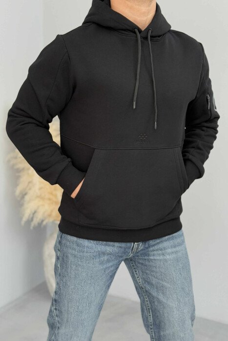 HOODIE ME PUSH ME DETAJIN E XHEPIT PËR MESHKUJ NË NGJYRËN E ZEZË - KLAUDIO FASHION