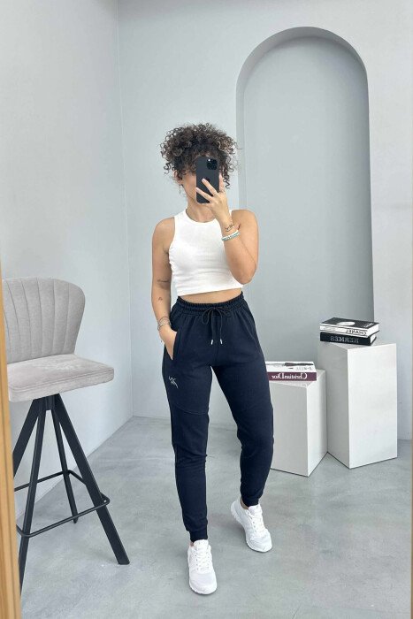 TUTA ME SHKRIME PËR FEMRA NË NGJYRËN BLU E ERRËT - KLAUDIO FASHION