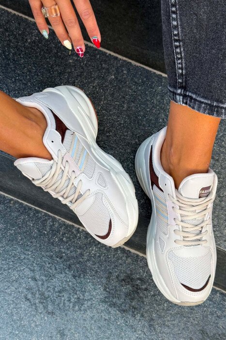 ATLETE ME PLATFORME PER FEMRA NE NGJYRE BEZHE ME KAFE - 2