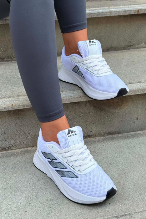 ATLETE PER FEMRA NE NGJYRE TE BARDHE - 3