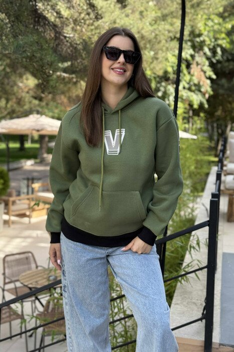 HOODIE ME PUSH ME SHKRIME NË PJESEN E PASME PËR FEMRA NË NGJYRËN JESHILE&E ZEZË 