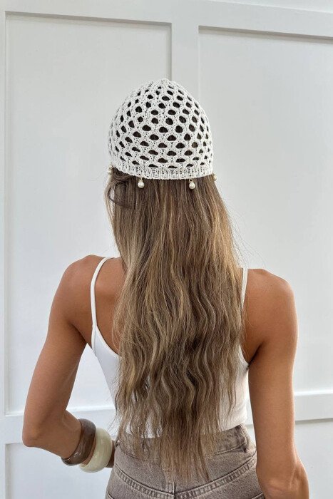 BANDANA E THURRUR ME DETAJE PERLASH PER FEMRA NE NGJYRE TE BARDHE - KLAUDIO FASHION