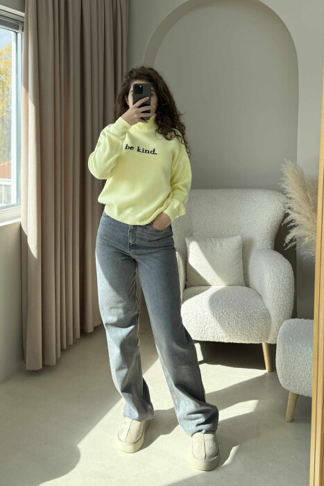 BE KIND WRITTING TURTLE NECK WOMEN SWEATER YELLOW/E VERDHE - 