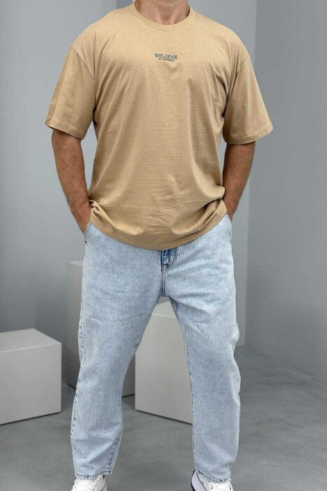 T-SHIRT ME SHKRIME PËR MESHKUJ NË NGJYRËN BEZHË 