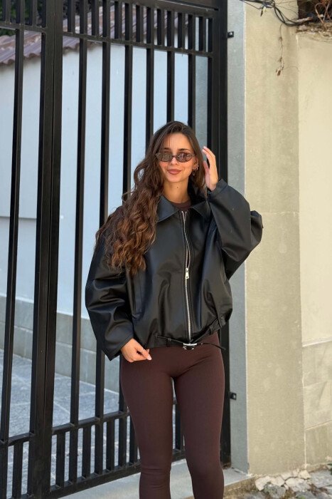 XHAKETË NJË NGJYRËSHE LËKURE ME DETAJIN E RRIPIT PËR FEMRA NË NGJYRË TË ZEZË - KLAUDIO FASHION