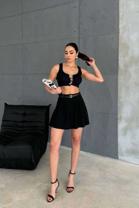 FUND-PANTALLON NJË NGJYRËSH ME DETAJIN E RRIPIT PËR FEMRA NË NGJYRËN E ZEZË - KLAUDIO FASHION