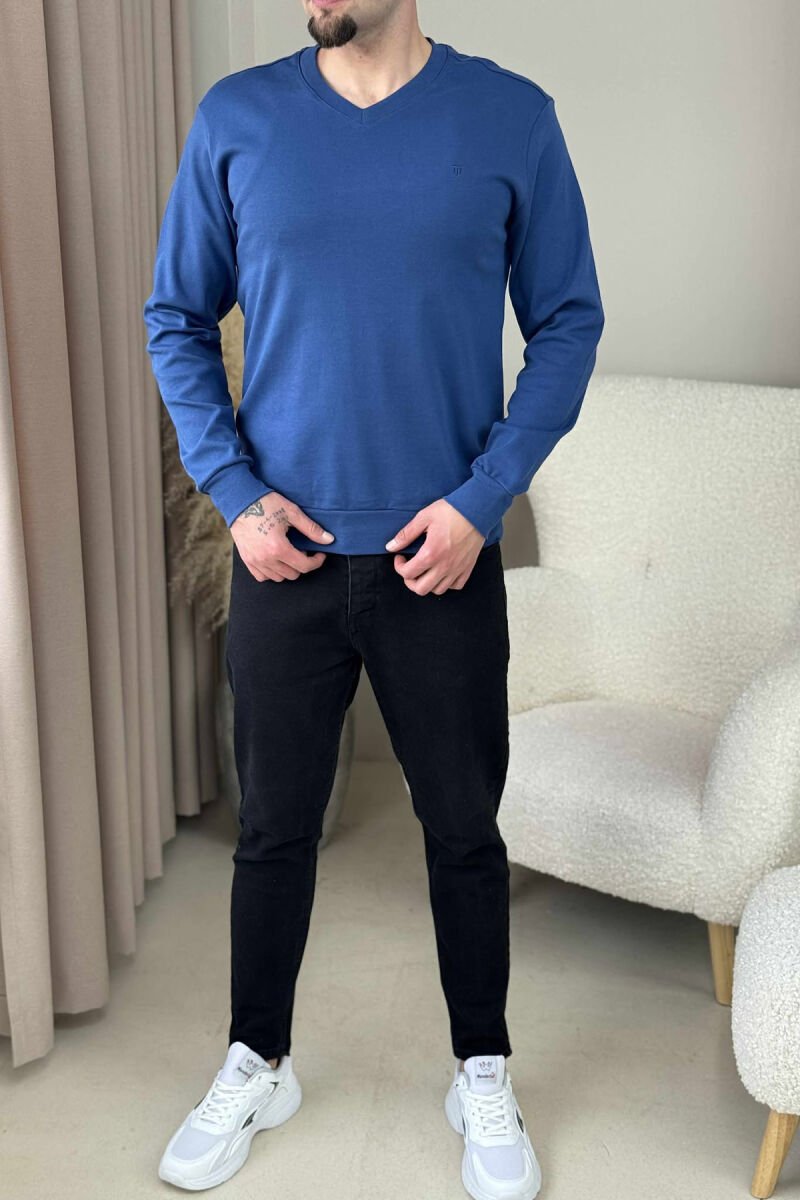 BLUZË E THJESHTË NJË NGJYRËSHE ME JAKE V PËR MESHKUJ NË NGJYRËN BLU - 1