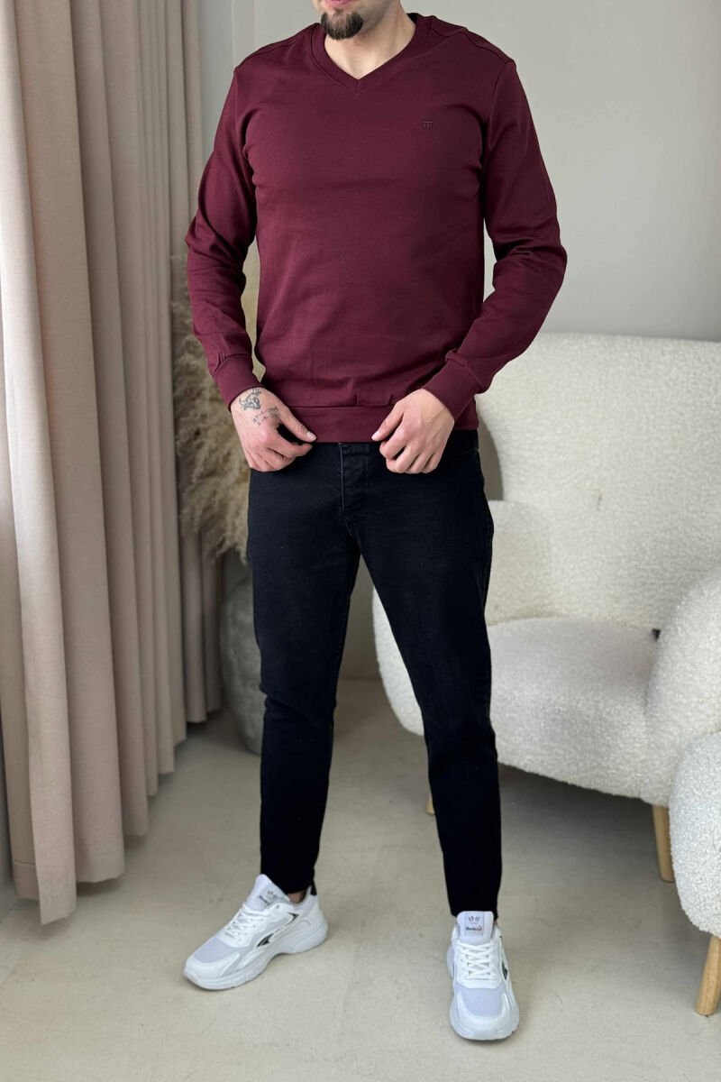 BLUZË E THJESHTË NJË NGJYRËSHE ME JAKE V PËR MESHKUJ NË NGJYRËN VISHNJË - 1