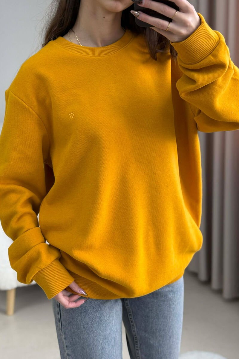 BLUZË E THJESHTË NJËNGJYRËSHE ME JAKË TË RRUMBULLAKËT PËR FEMRA NË NGJYRËN MUSTARDË - 3