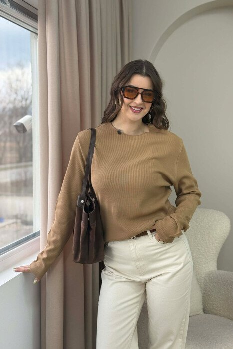 BLUZË E THJESHTË NJËNGJYRESHE PËR FEMRA NË NGJYRËN KAFE 