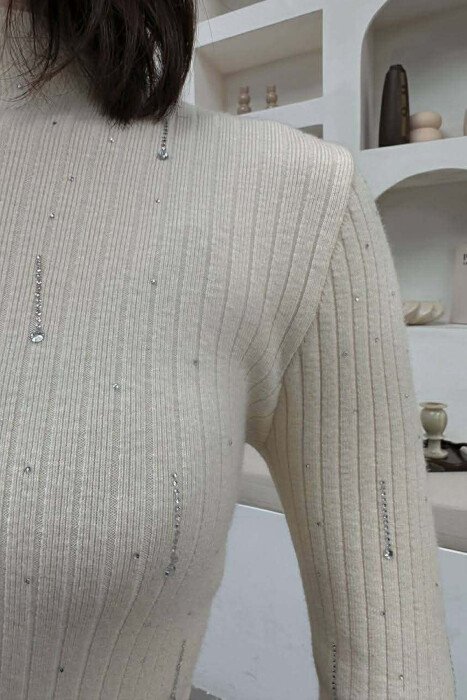 BLUZE ME DETAJE GURESH PER FEMRA NE NGJYRE KREM - 3