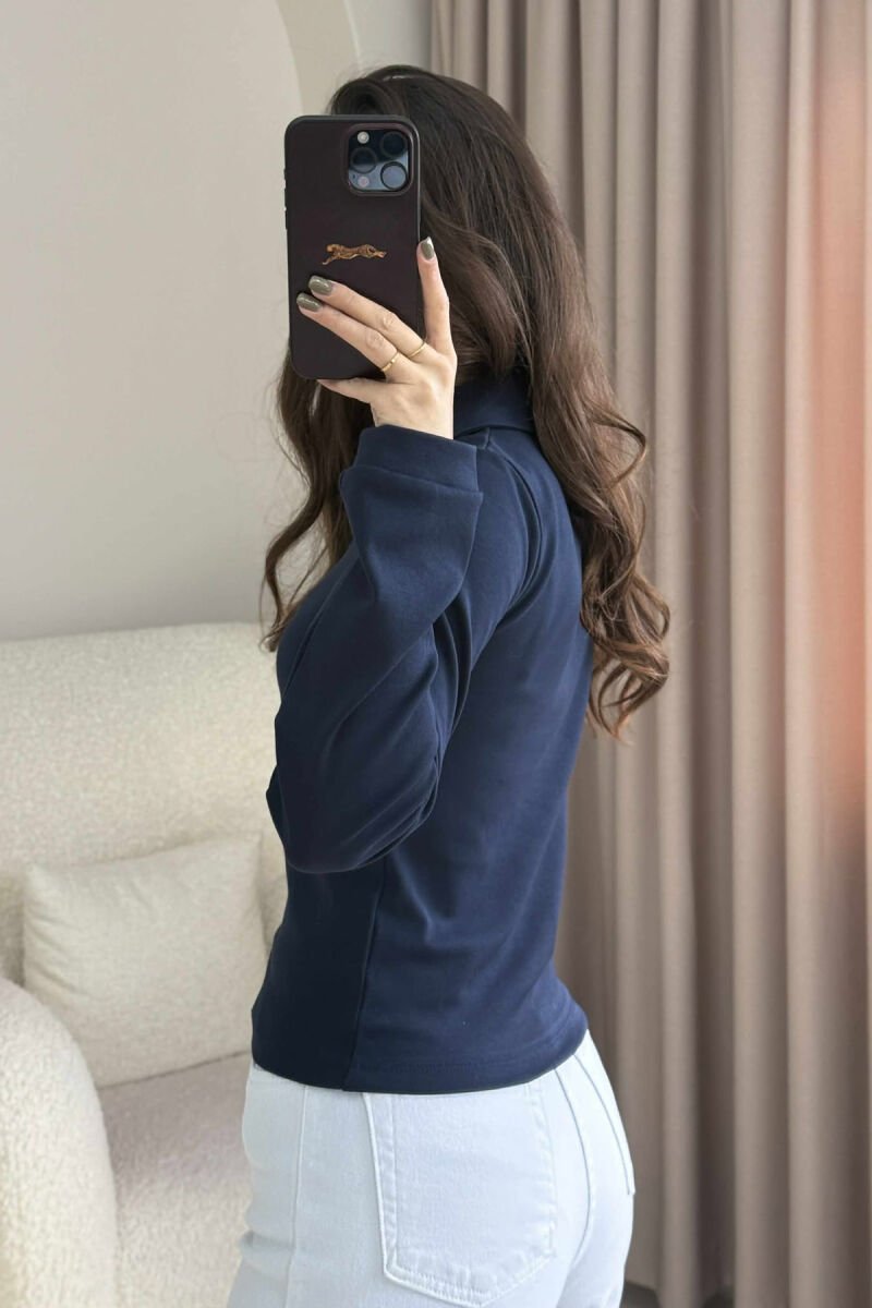 BLUZE ME JAKE POLO DHE BUTONA PER FEMRA NE NGJYRE BLU TE ERRET - 4