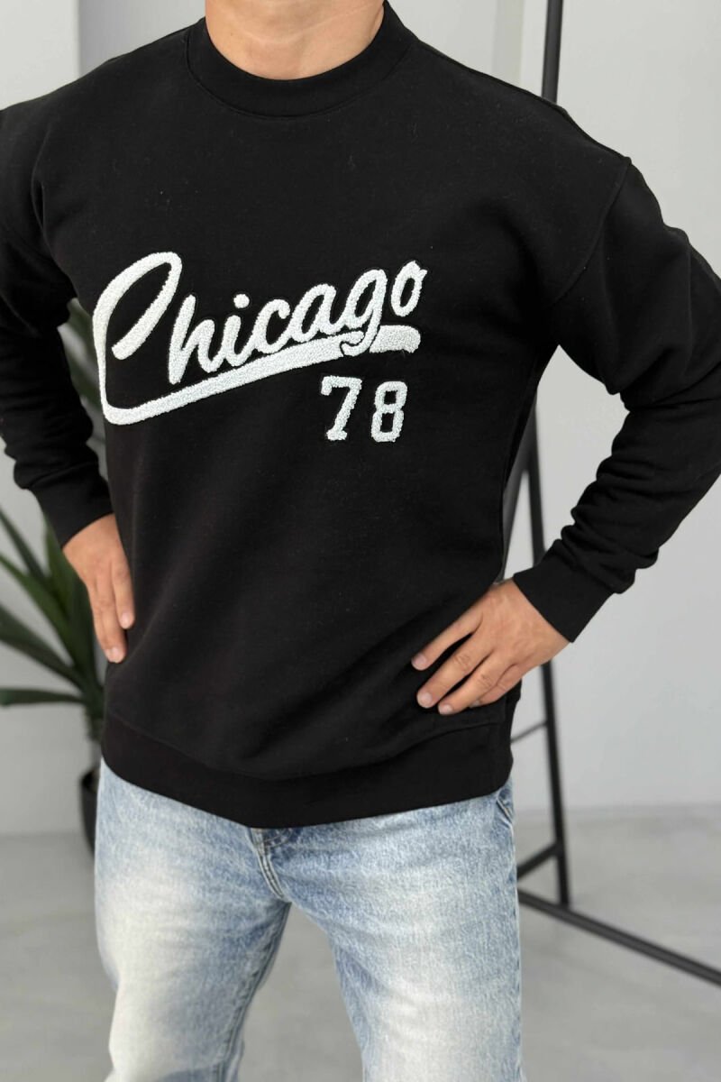BLUZË ME PUSH DHE SHKRIM CHICAGO NË PJESËN PARA PËR MESHKUJ NË NGJYRË TË ZEZË - 2