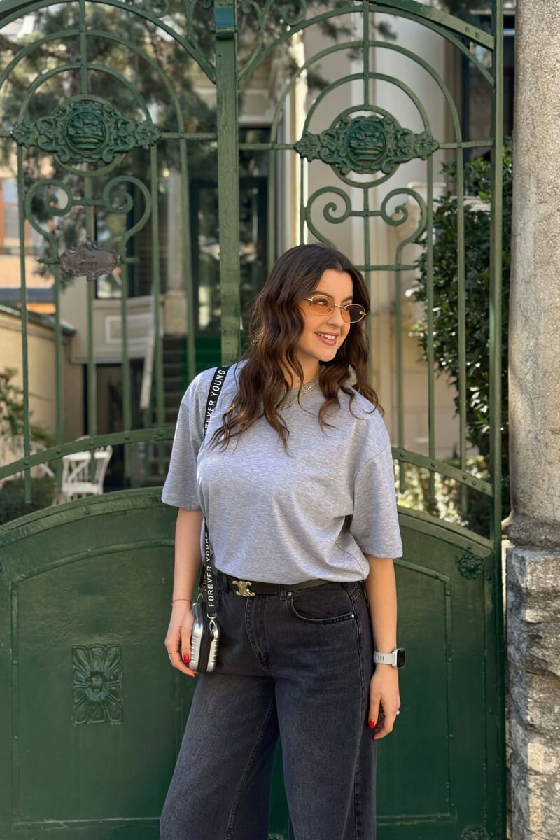 T-SHIRT NJE NGJYRESH PER FEMRA NE NGJYRE GRI +6 PALE ÇORAPE DHURATE - 3