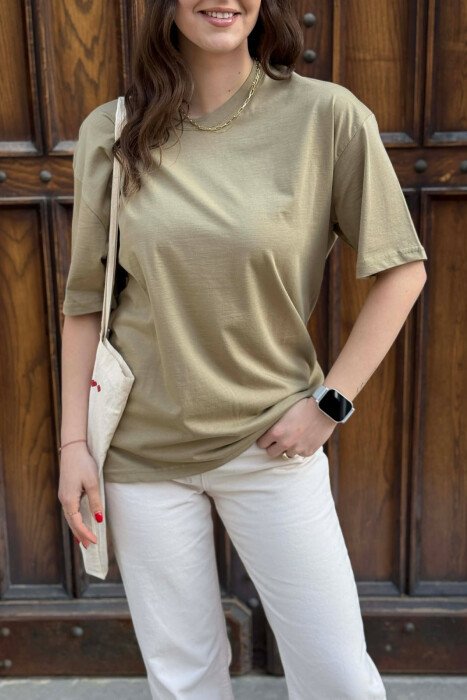 T-SHIRT NJE NGJYRESH PER FEMRA NE NGJYRE JESHILE TE ZBARDHUR+ 6 PALE ÇORAPE DHURATE - 4