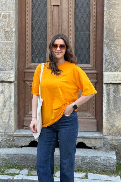 T-SHIRT NJE NGJYRESH PER FEMRA NE NGJYRE MUSTARDE+6 PALE ÇORAPE DHURATE - 1