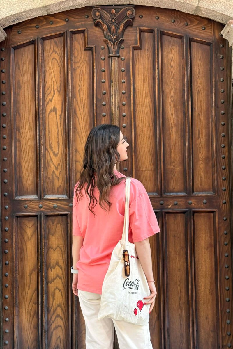 T-SHIRT NJE NGJYRESH PER FEMRA NE NGJYRE ROZE+6 PALE ÇORAPE DHURATE - 3