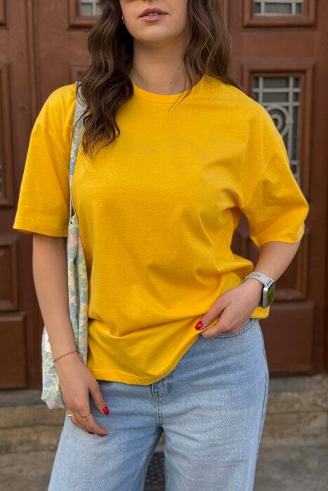 T-SHIRT NJE NGJYRESH PER FEMRA NE NGJYRE TE VERDHE+6 PALE ÇORAPE DHURATE - 4