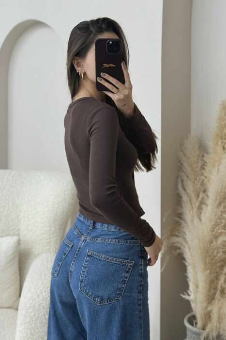 BLUZE NJE NGJYRESHE ME BUTONA PER FEMRA NE NGJYRE KAFE - 2
