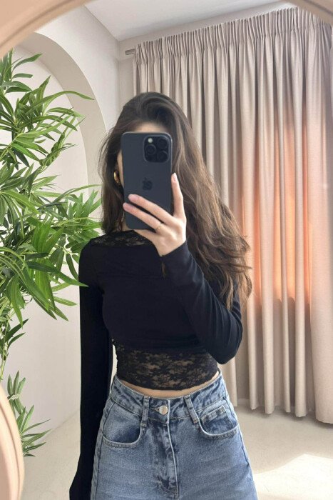 BLUZË NJË NGJYRËSHE ME DANTELË PËR FEMRA NË NGJYRËN E ZEZË - 6
