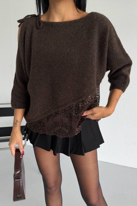BLUZE NJE NGJYRESHE ME DETAJIN E TYLIT PER FEMRA NE NGJYRE KAFE BROWN/KAFE