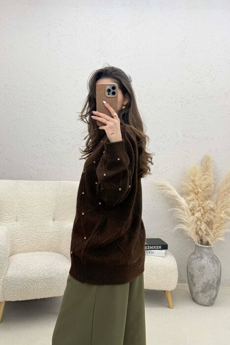 BLUZE NJE NGJYRESHE ME DIZAJNE ROMBI DHE DETAJE GURESH PER FEMRA NE NGJYRE KAFE - 4