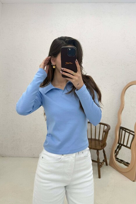 BLUZE NJE NGJYRESHE ME JAKE POLO PER FEMRA NE NGJYRE BABY BLU - 1