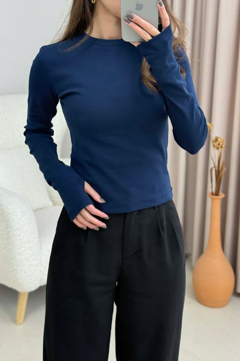 BLUZË NJË NGJYRËSHE ME JAKË TË RRUMBULLAKET PËR FEMRA NË NGJYRË BLU TË ERRËT - 4