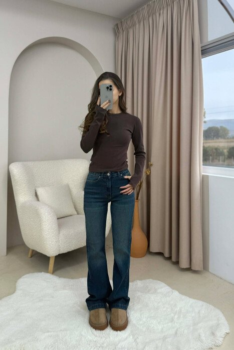BLUZË NJË NGJYRËSHE ME JAKË TË RRUMBULLAKET PËR FEMRA NË NGJYRË KAFE TË ERRËT - 2