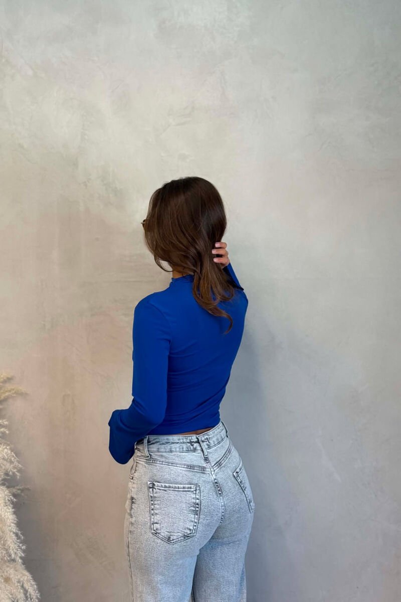BLUZE NJE NGJYRESHE PER FEMRA NE NGJYRE BLU ELEKTRIKE - 2