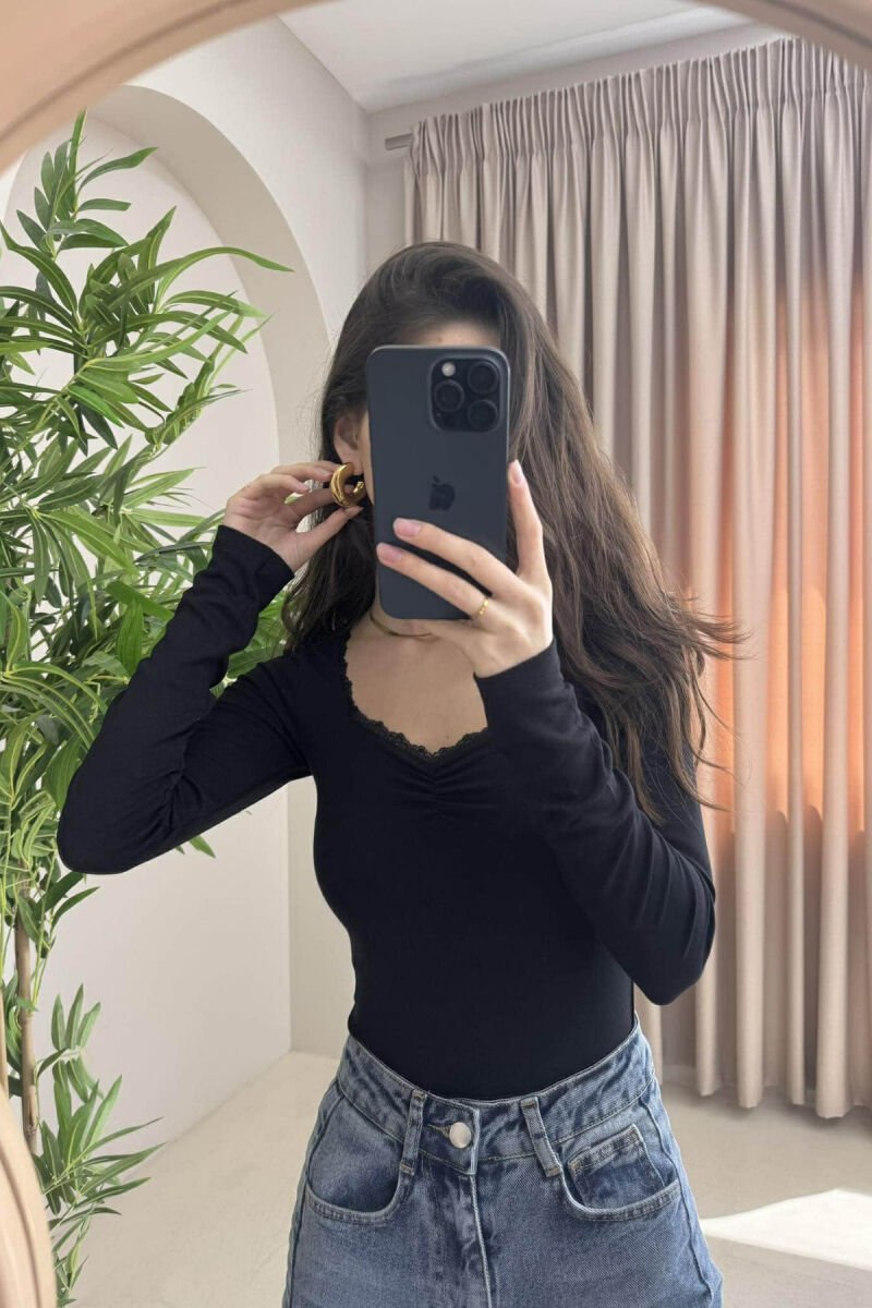 BLUZË NJË NGJYRËSHE PËR FEMRA NË NGJYRËN E ZEZË - 5
