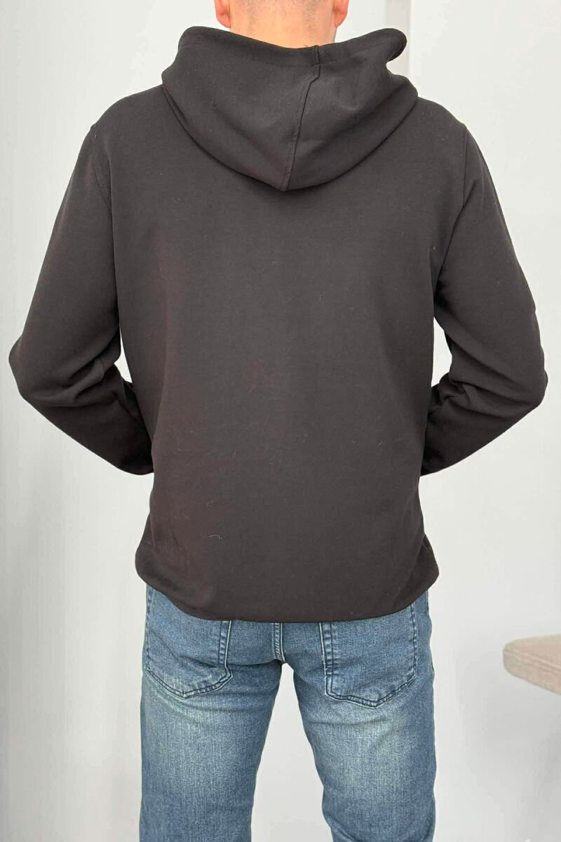 BLUZË NJËNGJYRËSHE ME JAKË ME ZINXHIR PËR MESHKUJ NË NGJYRËN E ZEZË - 3