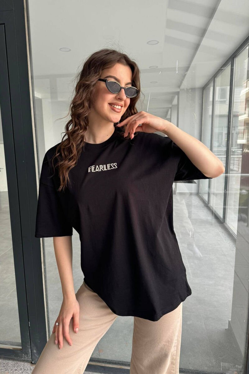 BLUZË OVERSIZE ME DETAJIN E SHKRIMIT PËR FEMRA NË NGJYRËN E ZEZË - 3