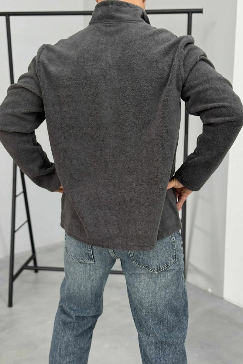 BLUZË POLARE NJË NGJYRËSHE ME JAKË ME ZINXHIR PËR MESHKUJ NË NGJYRËN GRI TË ERRËT - 3