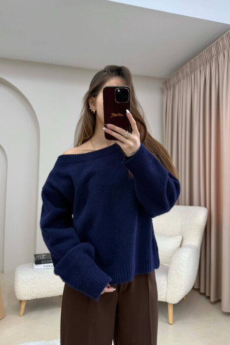 BOAT- NECK SHORT WOMAN SWEATER DARK BLUE/BEE 