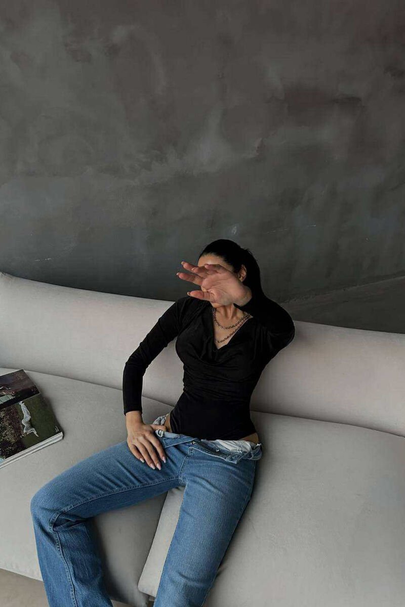 BODY NJË NGJYRËSH ELASTIK PËR FEMRA NË NGJYRËN E ZEZË - 4