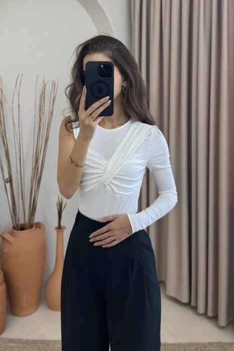 BODY ME NJË MËNGË PËR FEMRA NË NGJYRËN E BARDHË - 2