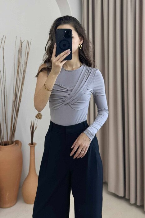 BODY ME NJË MËNGË PËR FEMRA NË NGJYRËN GRI - 3