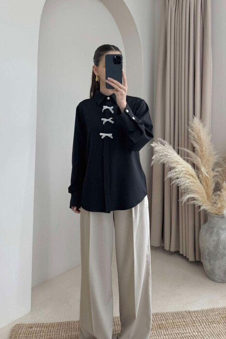 KËMISHË E THJESHTË ME DETAJIN E FJONGOVE PËR FEMRA NË NGJYRËN E ZEZË - KLAUDIO FASHION