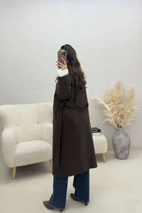 BUTTON DETAILS LONG WOMAN COAT DARK BROWN/KAE - 3