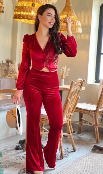 SET VELVET PËR FEMRA NË NGJYRËN E KUQE 