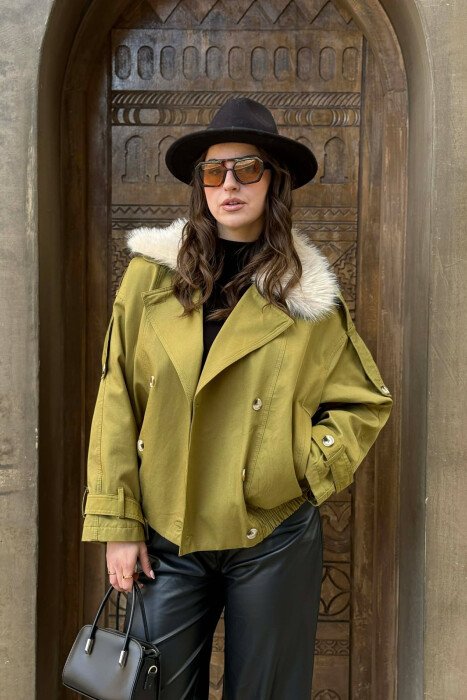 BUTTONS DETAIL FLUFFY NECK SHORT WOMEN JACKET OLIVE/ULLI 