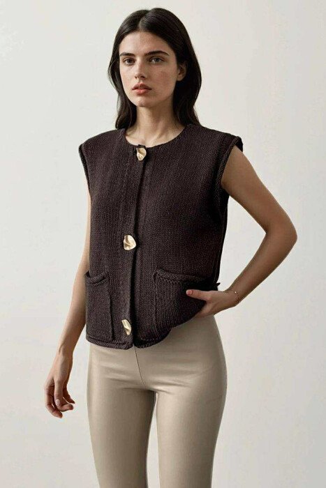 BUTTONS DETAIL SIMPLE KNIT WOMEN VEST DARK BROWN/KAE 
