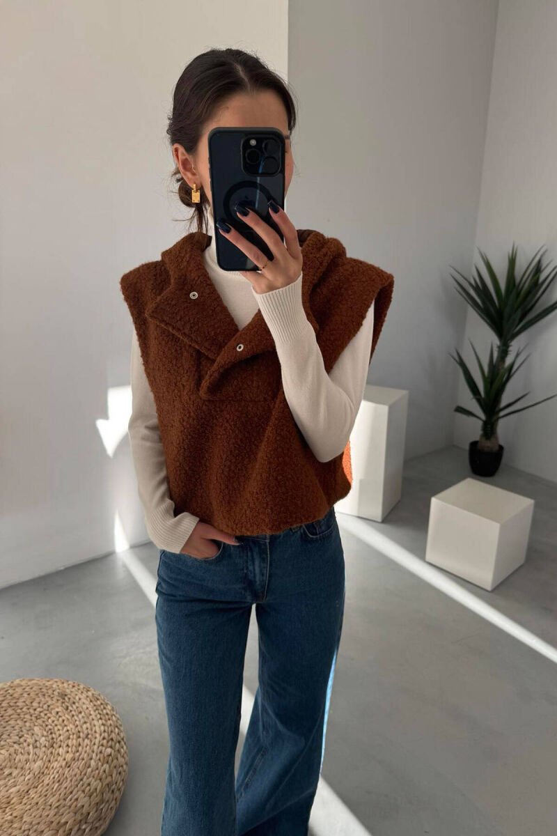 BUTTONS FLUFFY ONE COLOR WOMAN VEST BROWN/KAFE - 2