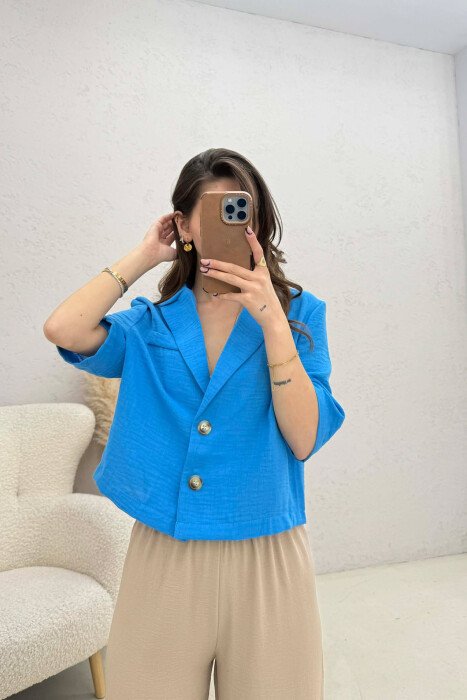KËMISHE NJË NGJYRËSHE ME KOPSA PËR FEMRA NË NGJYRËN BLU E ZBARDHUR - KLAUDIO FASHION