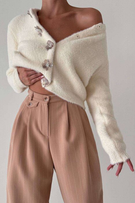 BUTTONS WITH FLOWERS ONE COLOR WOMAN CARDIGAN CREAM/KREM - KLAUDIO FASHION