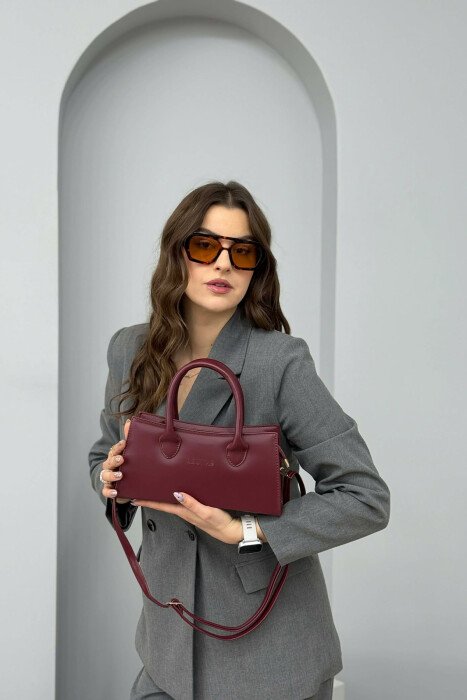 ÇANTE E THJESHTE NJE NGJYRESHE ME ZINXHIR PER FEMRA NE NGJYRE VISHNJE - 3