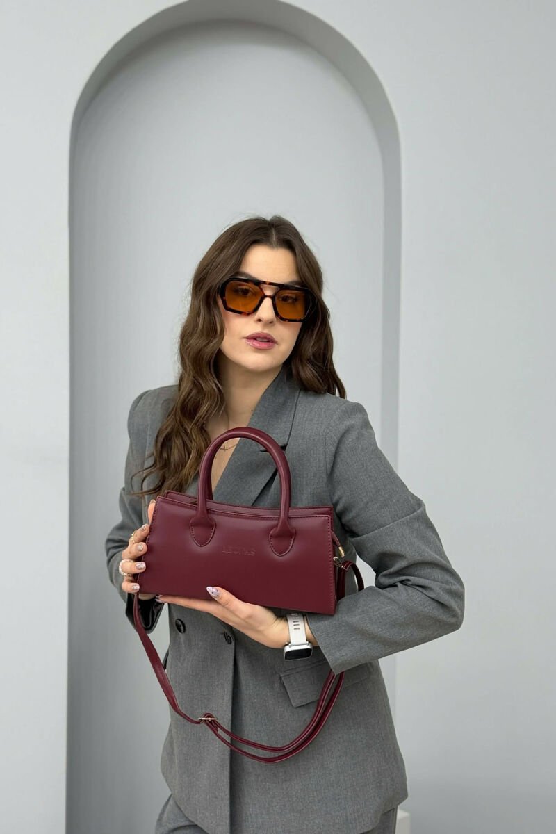 ÇANTE E THJESHTE NJE NGJYRESHE ME ZINXHIR PER FEMRA NE NGJYRE VISHNJE - 3