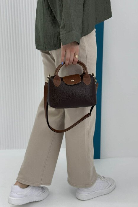 ÇANTË LËKURE E THJESHTË PËR FEMRA NË NGJYRËN KAFE E ERRËT - 3